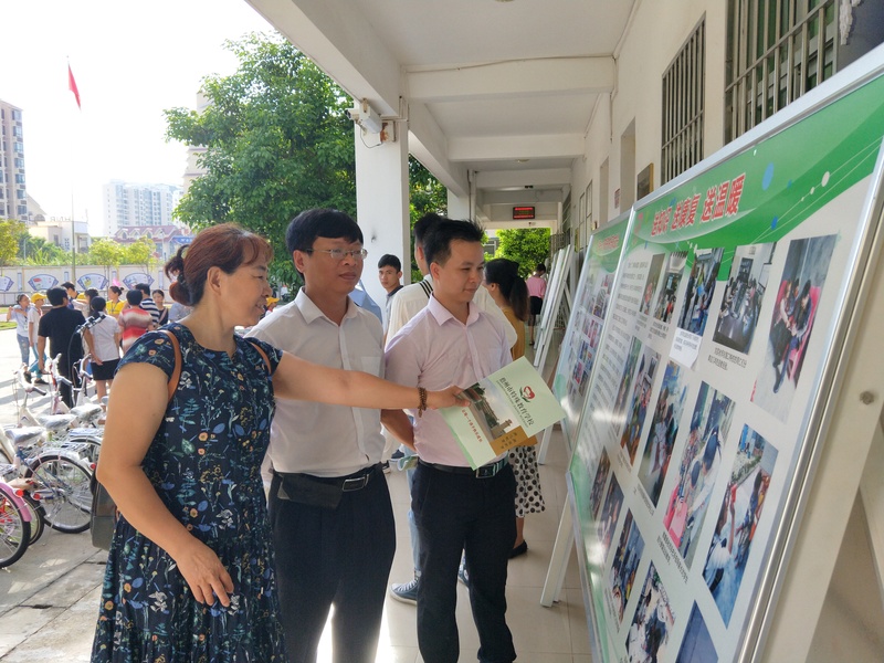 2019-6-2台盟儋州市支部为特殊学生送“六一”礼物1.jpg