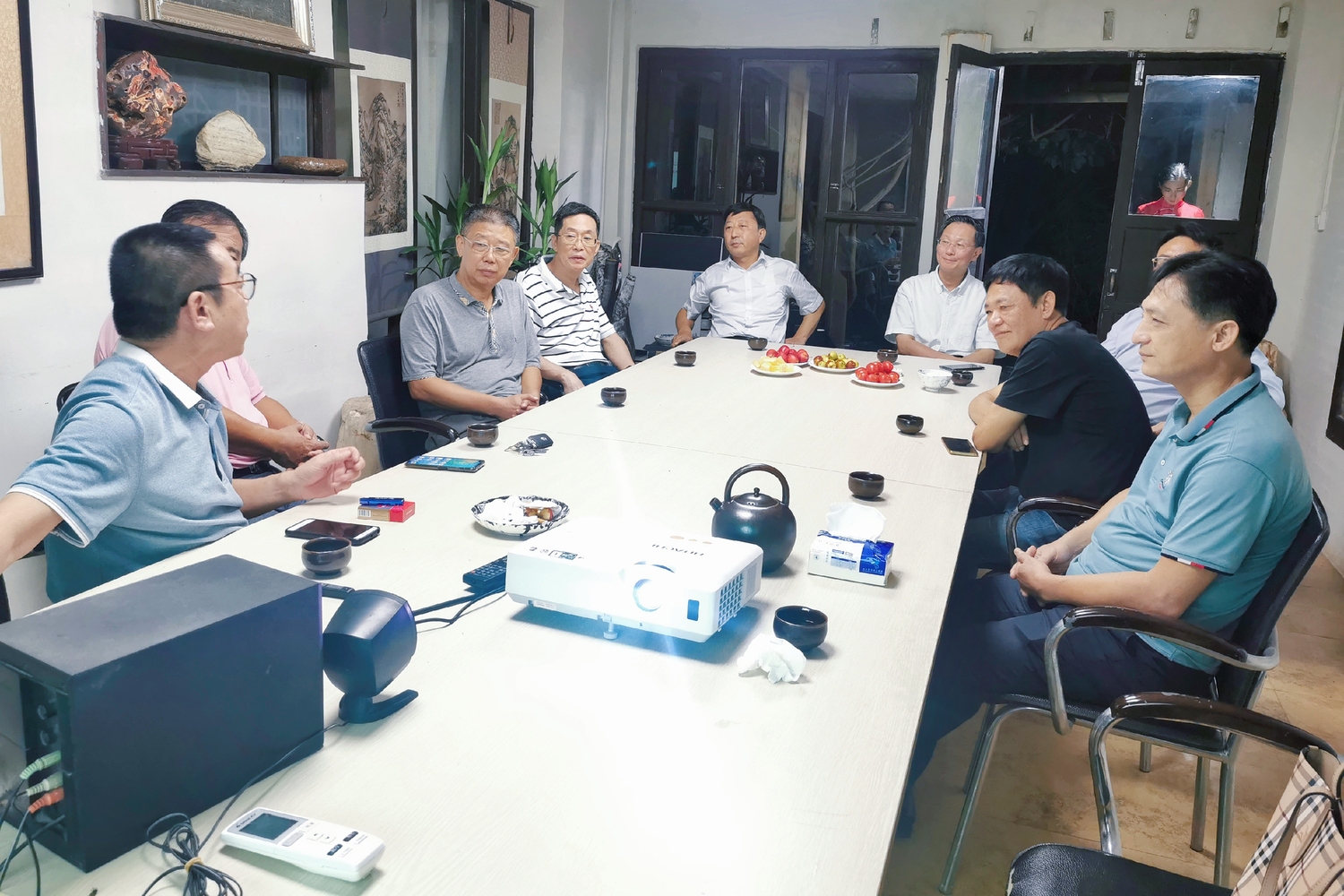 连介德副主席会同领导到文创中心调研2.jpg