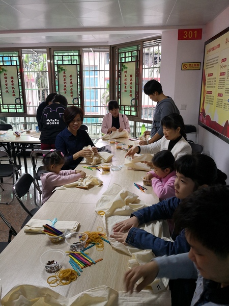 2019-2-22台盟海南省委会举行庆“三八”扎染主题活动3.jpg