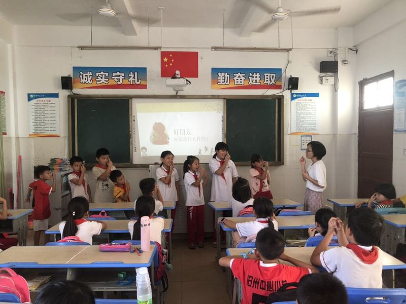2019-6(正式)台盟新时代文明实践“爱心护蕾·呵护未来”未成年人防性侵知识讲座暨捐赠仪式活动在海口举行.台盟新时代文明实践“爱心护蕾·呵护未来”未成年人防性侵知识讲座暨捐赠仪式活动在海口举行2.jpg
