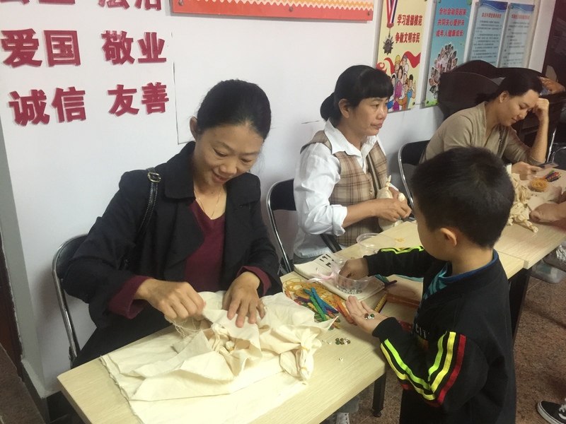 2019-2-22台盟海南省委会举行庆“三八”扎染主题活动2.jpg
