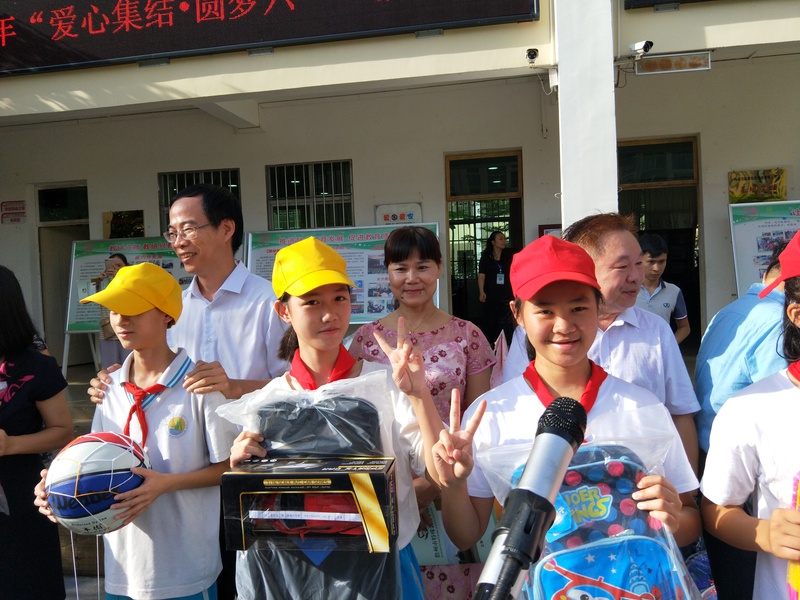 2019-6-2台盟儋州市支部为特殊学生送“六一”礼物5.jpg